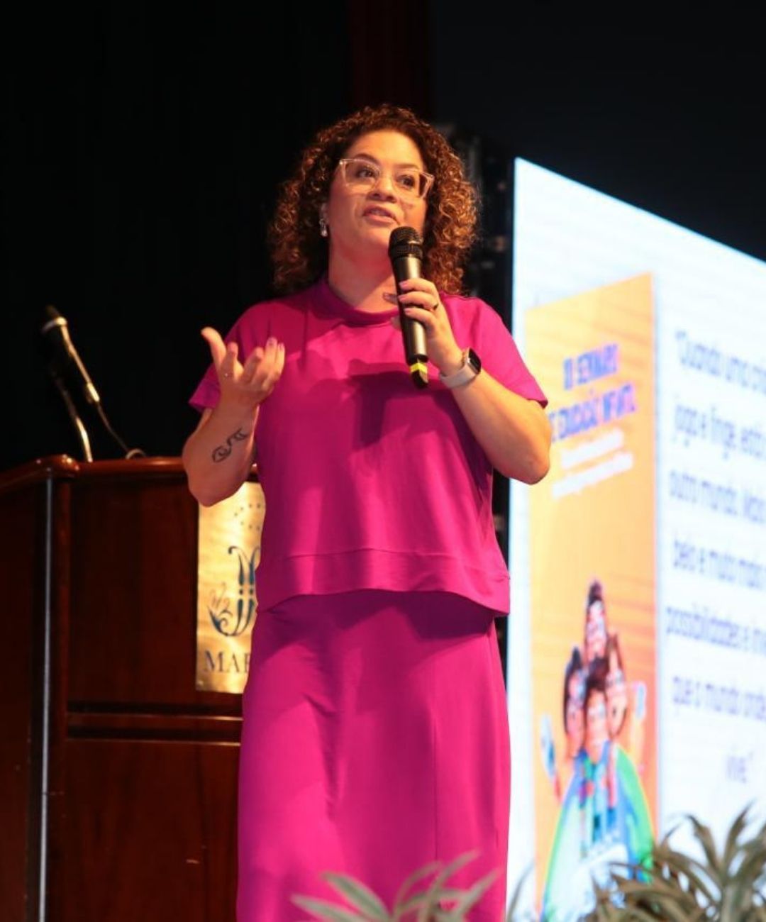 Juliana Montenegro em atuação profissional